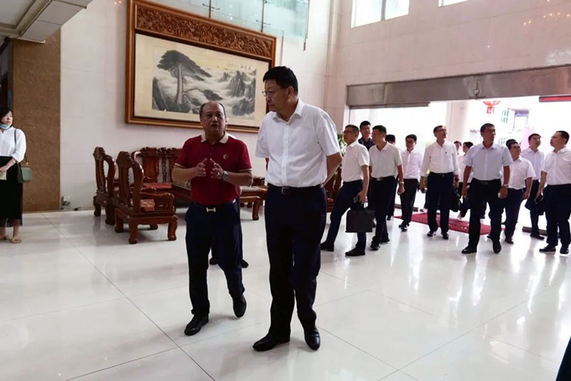 De burgemeester van Foshan City, Bai Tao, bezocht Yuteng Medical en sprak er veel van!